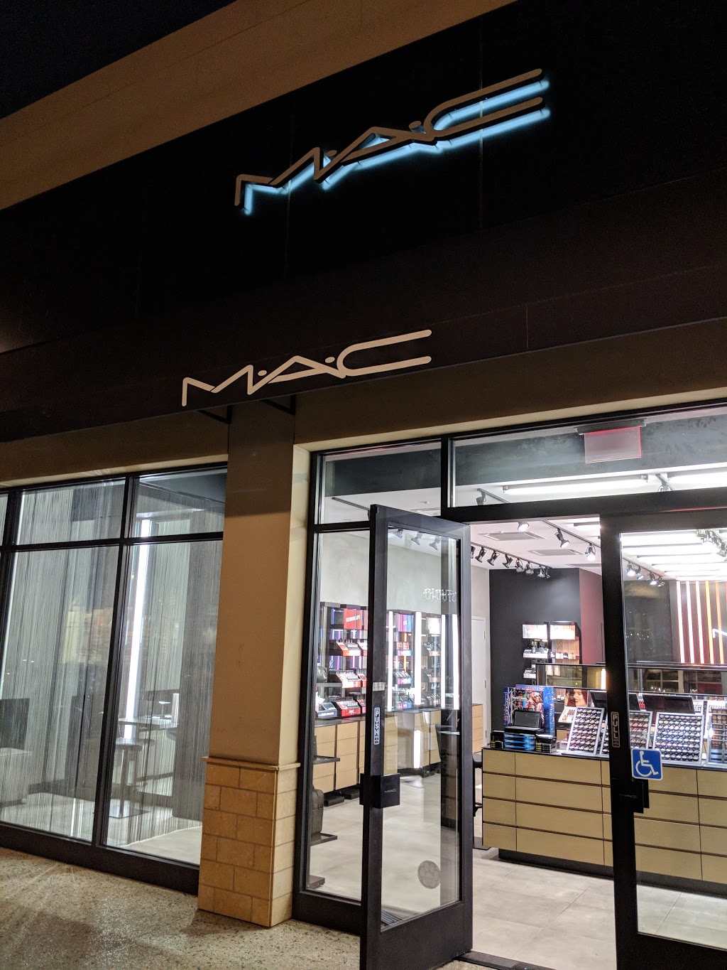 M·A·C Collections at Riverpark | 611 Town Center Dr space 2240, Oxnard, CA 93036 | Phone: (805) 278-4006
