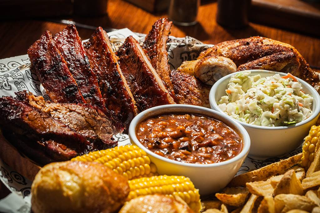 Famous Daves Bar-B-Que | 20300 E Thirteen Mile Rd, Roseville, MI 48066, USA | Phone: (586) 293-2900