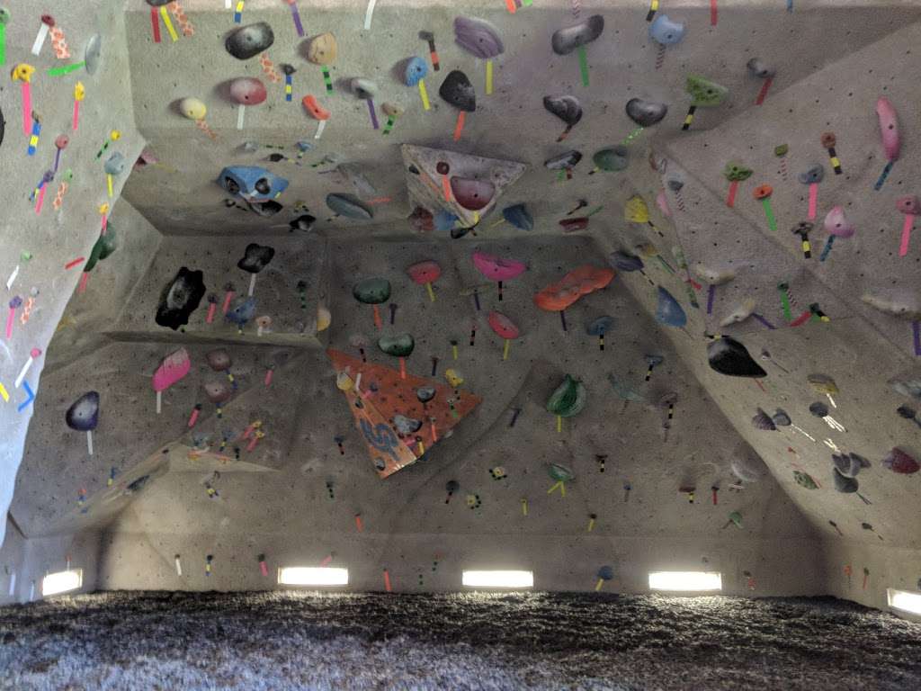 North Summit Climbing Gym | 9665, 481 Bushkill Plaza Ln, Wind Gap, PA 18091, USA | Phone: (610) 863-4444