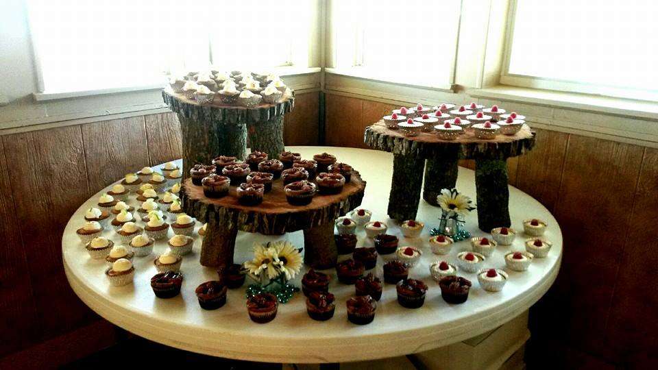 Divine Delights Cupcakes | 211 Silverbell Cir, Lake Jackson, TX 77566, USA | Phone: (979) 549-4588