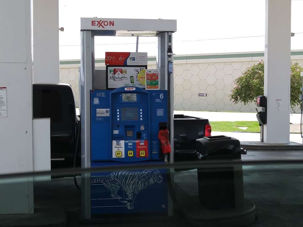 Exxon | 942 Kitty Hawk Rd, Universal City, TX 78148 | Phone: (210) 566-6113