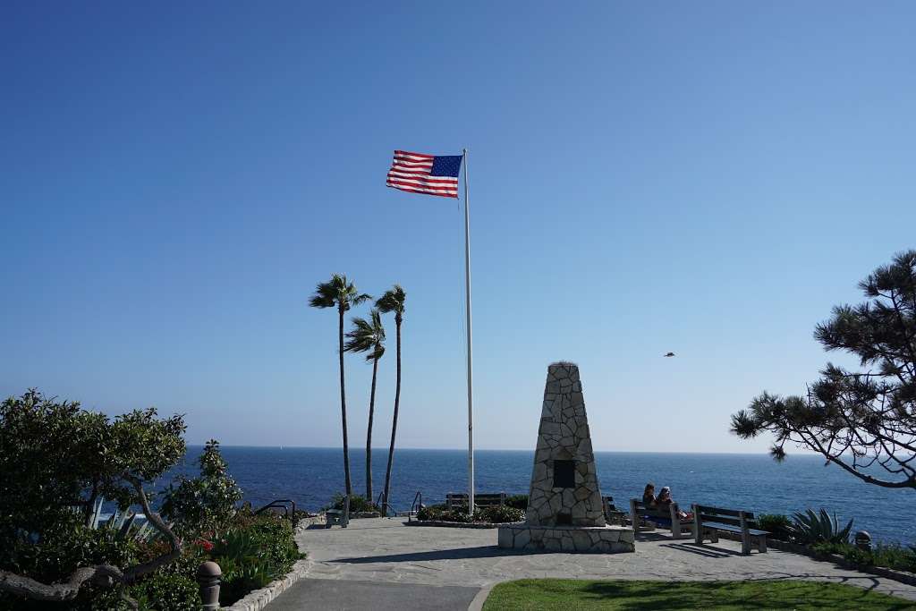 Flag Memorial | 400 Cliff Dr, Laguna Beach, CA 92651, USA