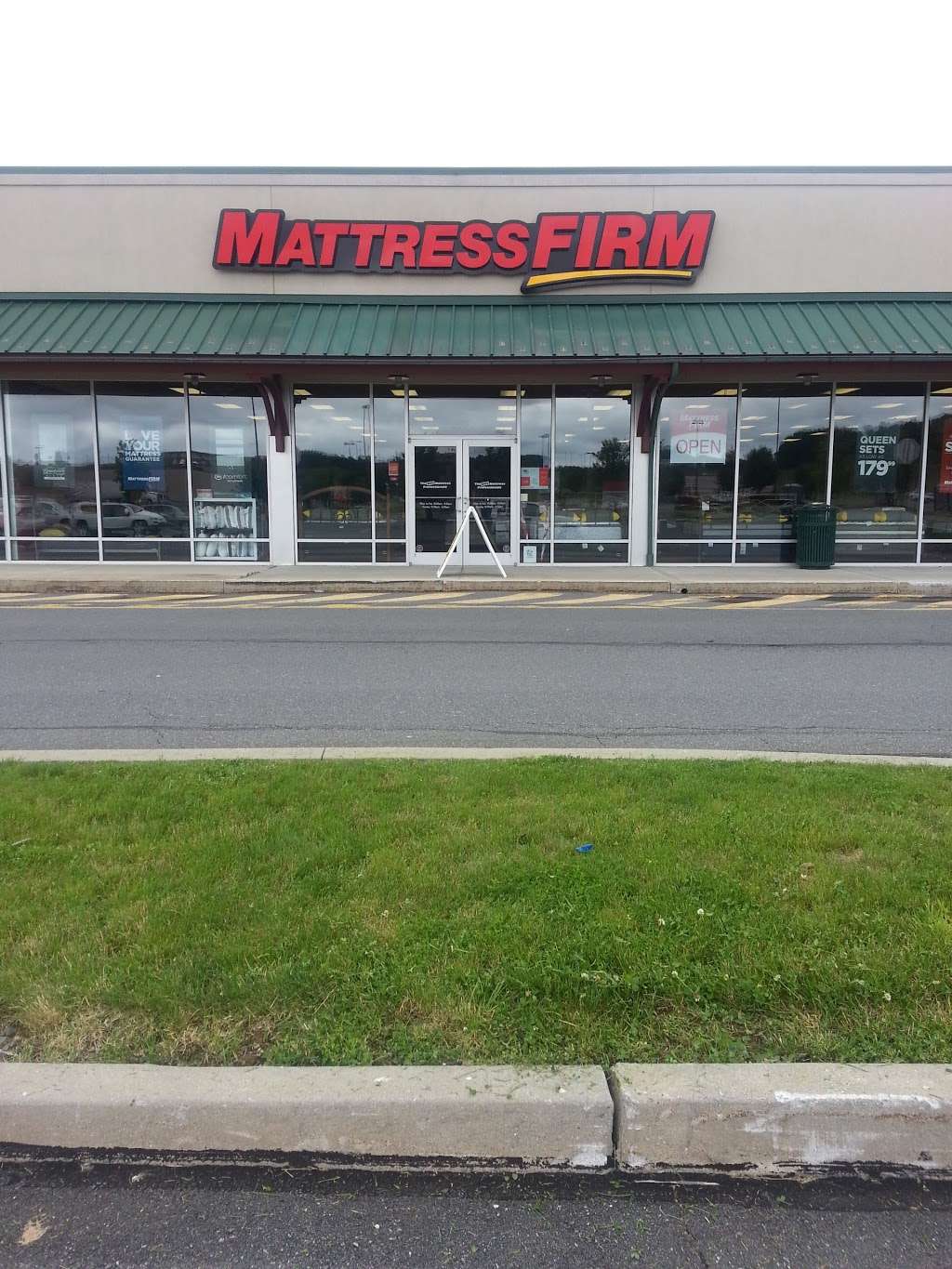 Mattress Firm Elverson | 246 Crossings Blvd, Elverson, PA 19520 | Phone: (610) 286-0071