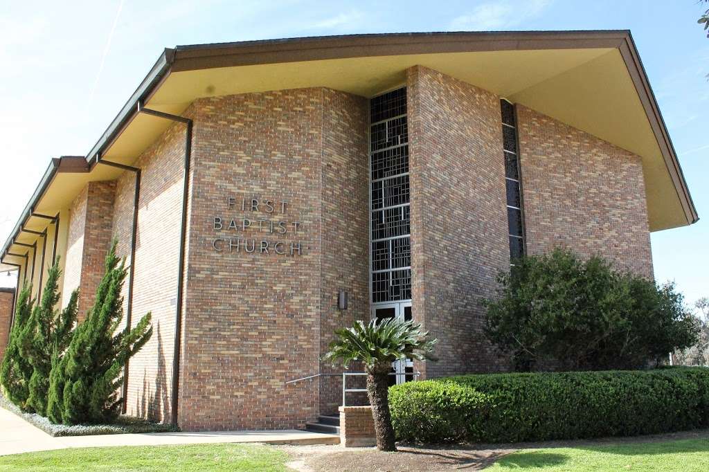 First Baptist Church | 401 Yaupon St, Lake Jackson, TX 77566, USA | Phone: (979) 297-2496