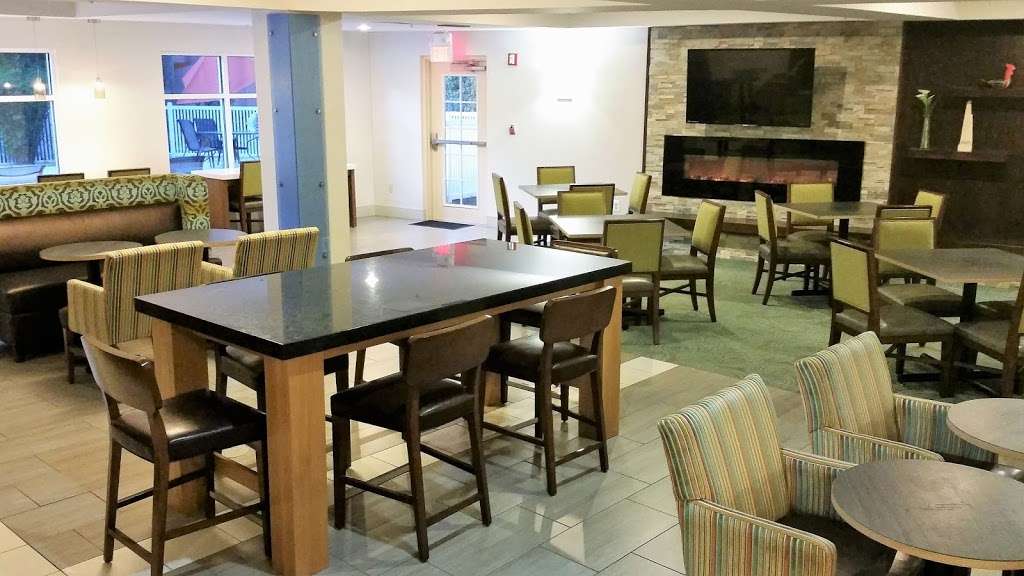 Holiday Inn Express & Suites The Villages | 1205 Avenida Central North, The Villages, FL 32159, USA | Phone: (352) 750-3888