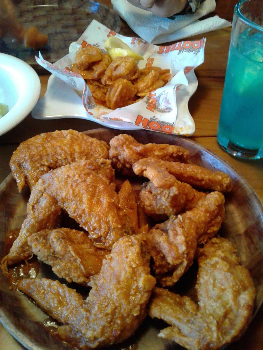 Hooters | 8225 W Higgins Rd, Chicago, IL 60631, USA | Phone: (773) 714-0193