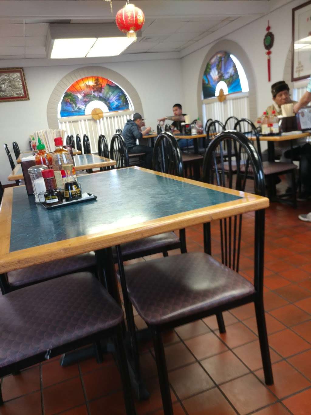 White Pearl Restaurant | 265 S McLean Blvd, Elgin, IL 60123 | Phone: (847) 695-3399