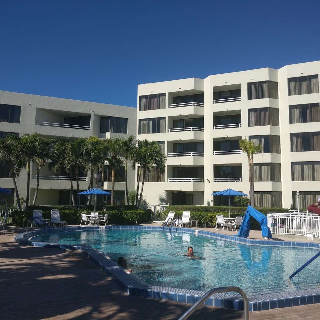 Berkshire By The Sea | 126 N Ocean Blvd, Delray Beach, FL 33483, USA | Phone: (561) 276-8400