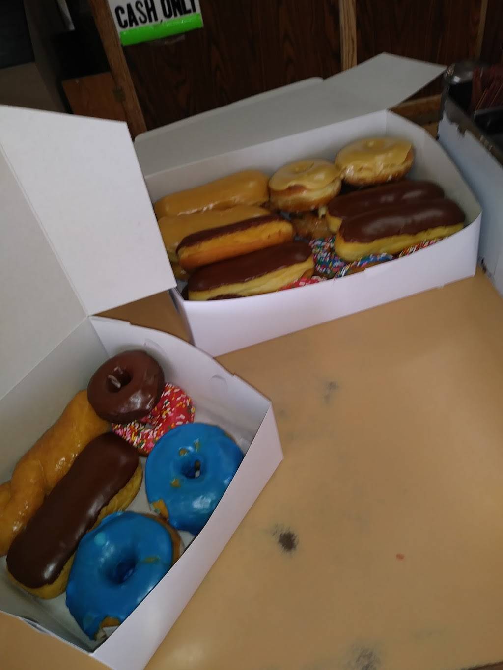 Fosters Donuts | 3890 N Cedar Ave # 101, Fresno, CA 93726, USA | Phone: (559) 221-6253