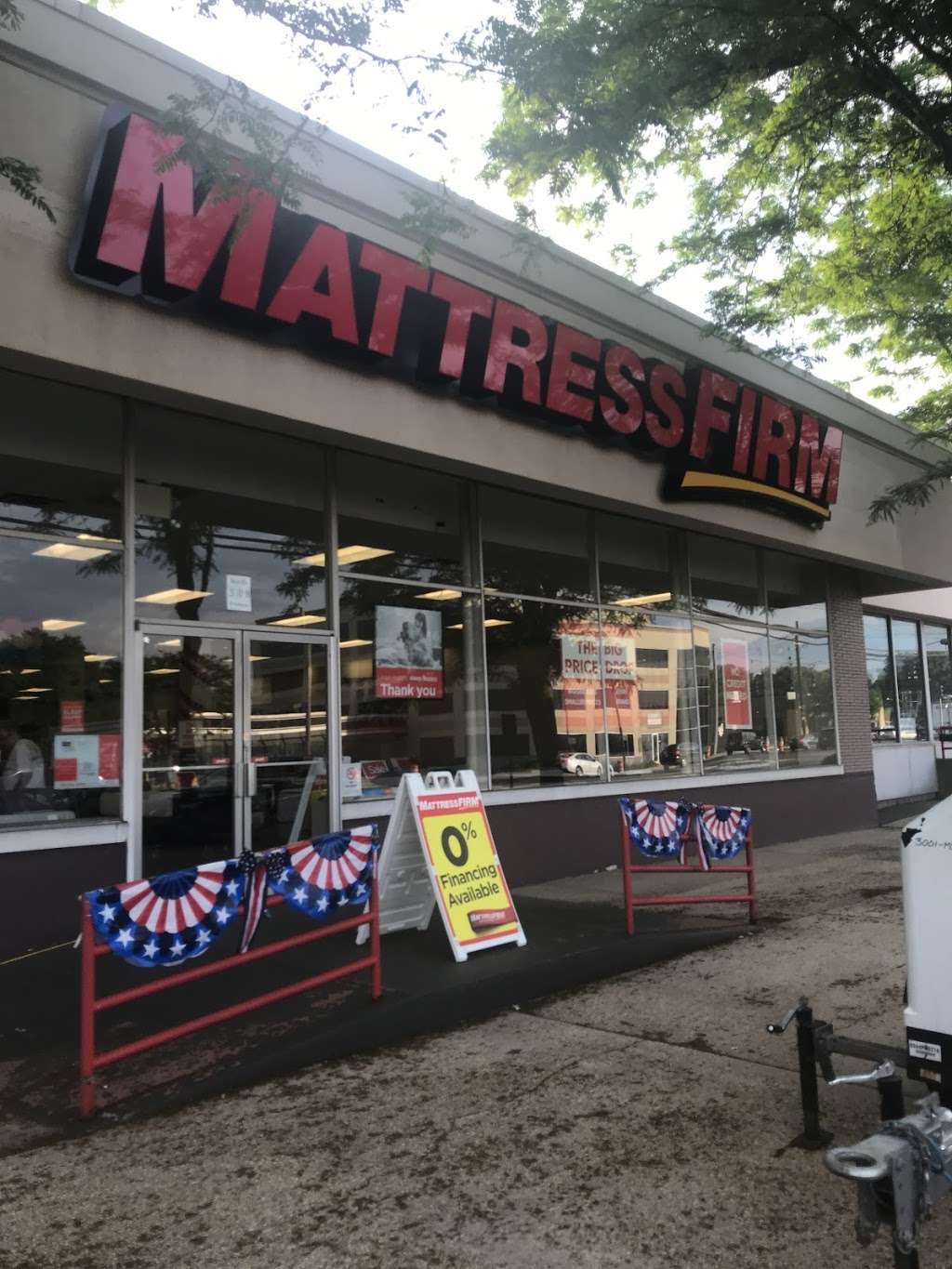 Mattress Firm Hicksville | 308 N Broadway, Hicksville, NY 11801 | Phone: (516) 931-0167