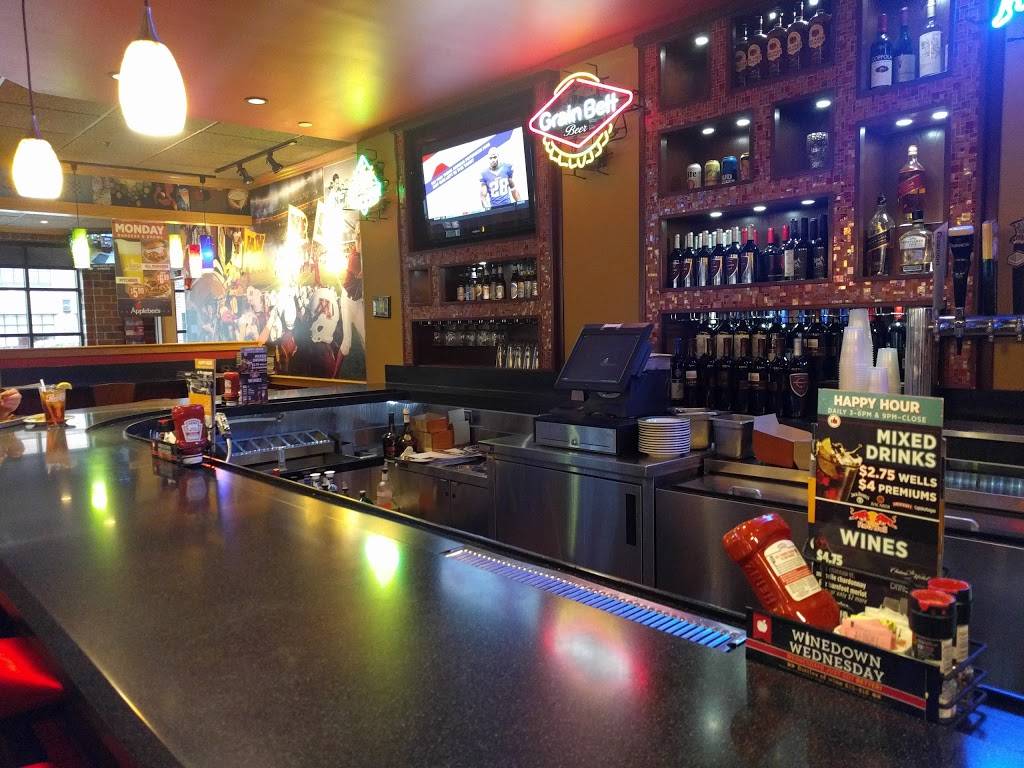 Applebees Grill + Bar | 615 Washington Ave SE, Minneapolis, MN 55414, USA | Phone: (612) 378-3740