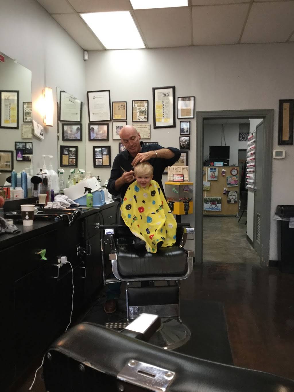 Lovers Lane Barber Shop | 4331 Lovers Ln, Dallas, TX 75225, USA | Phone: (214) 522-6595