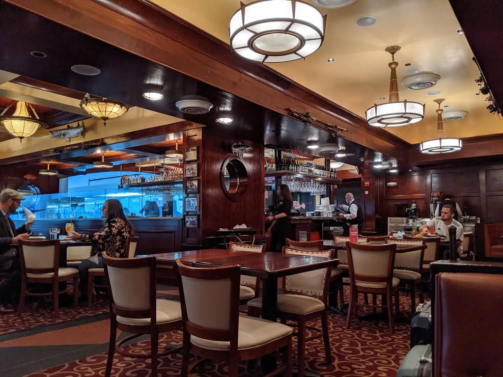 Pappadeaux | George Bush Intercontinental Airport, 3950 S Terminal Rd Space 33, Houston, TX 77032, USA | Phone: (281) 821-7684