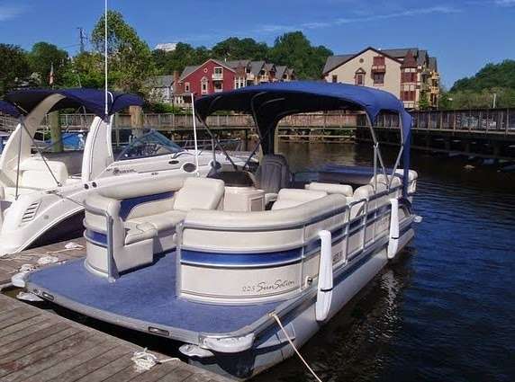 Carefree Boat Club Occoquan | 201 Mill St, Occoquan, VA 22125, USA | Phone: (571) 305-5535