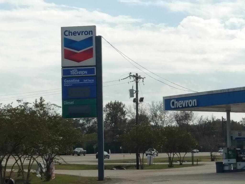 Chevron Port Allen | 3051 N Lobdell Hwy, Port Allen, LA 70767, USA | Phone: (225) 377-2012