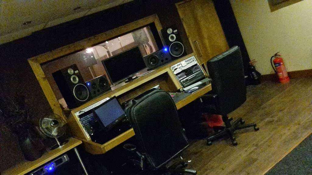 Catman Boogie Music & Entertainments | 8 Chelmsford Rd, Ongar CM5 9NW, UK | Phone: 01277 362731