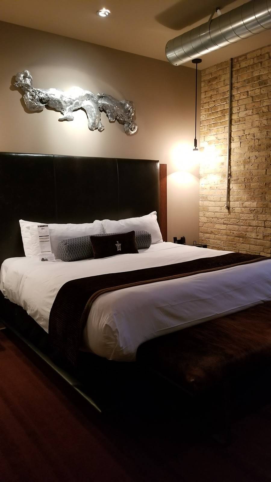 The Iron Horse Hotel | 500 W Florida St, Milwaukee, WI 53204, USA | Phone: (414) 374-4766