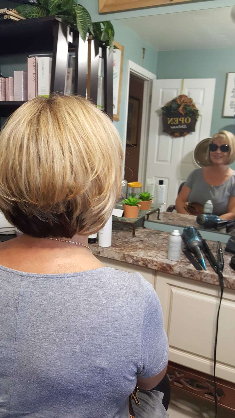 Julies Hair and Art Studio | E Causeway, Merritt Island, FL 32953, USA | Phone: (321) 258-3626