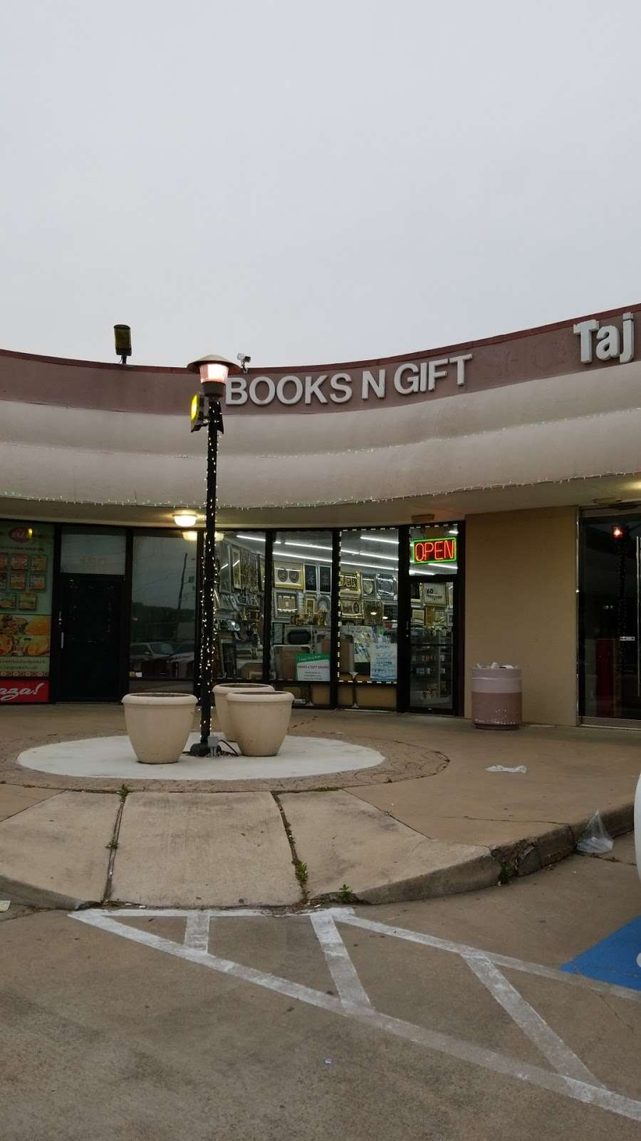 Books N Gift Shoppe (Islamic) | 11246 Wilcrest Dr #160b, Houston, TX 77099, USA | Phone: (281) 575-1644