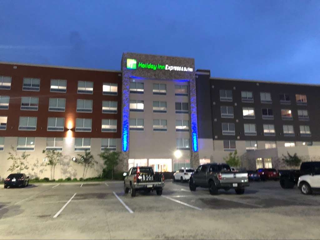 Holiday Inn Express & Suites Dallas NW HWY - Love Field | 2217 Connector Dr, Dallas, TX 75220, USA | Phone: (469) 466-3940