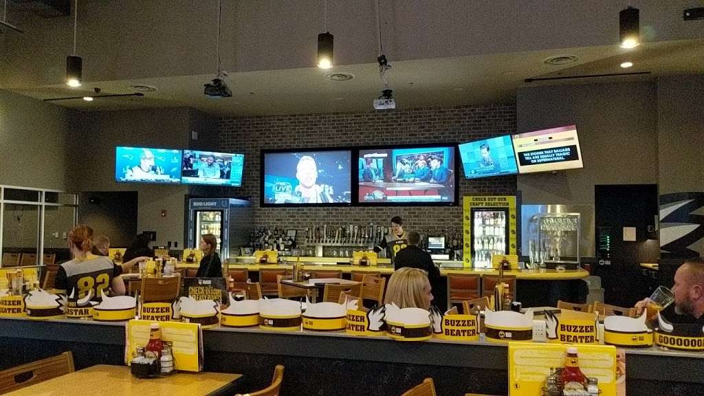 Buffalo Wild Wings | 9875 E US Hwy 36, Avon, IN 46123 | Phone: (317) 271-9464