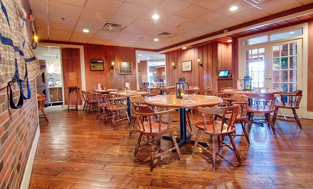 Country House Restaurant | 2095 S Kirk Rd, Geneva, IL 60134, USA | Phone: (630) 208-8181