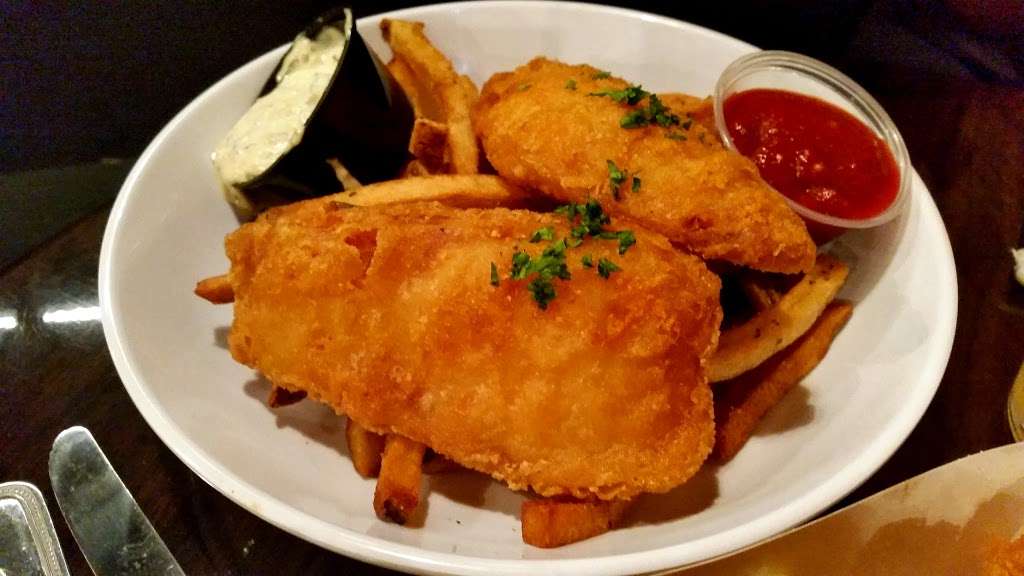 DMK Burger Bar | 600 E Grand Ave, Chicago, IL 60611, USA | Phone: (312) 624-8017