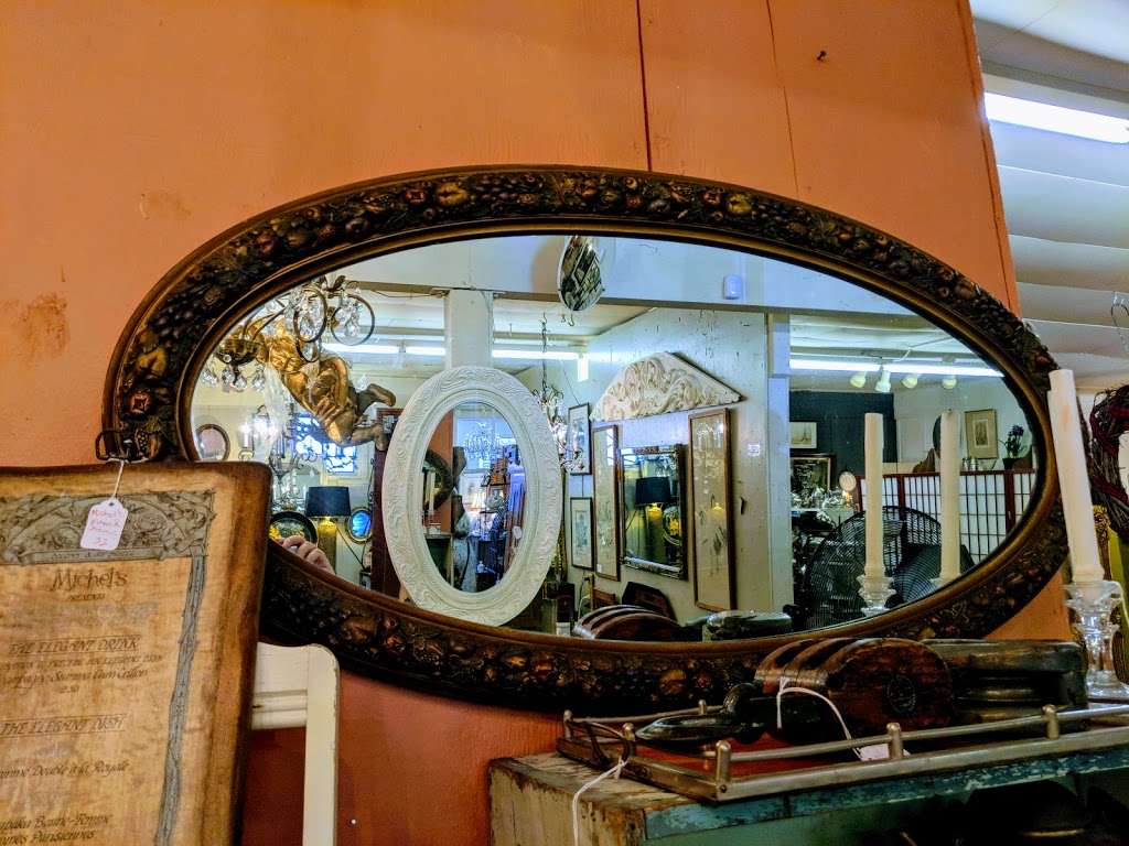 Center Street Antiques | 3010 Center St, Soquel, CA 95073, USA | Phone: (831) 477-9211