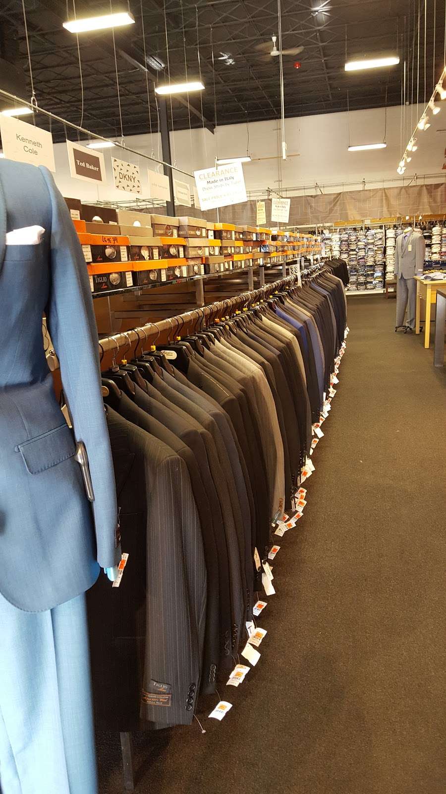 Suits 20/20 | 7651 N Caldwell Ave, Niles, IL 60714, USA | Phone: (847) 676-2020