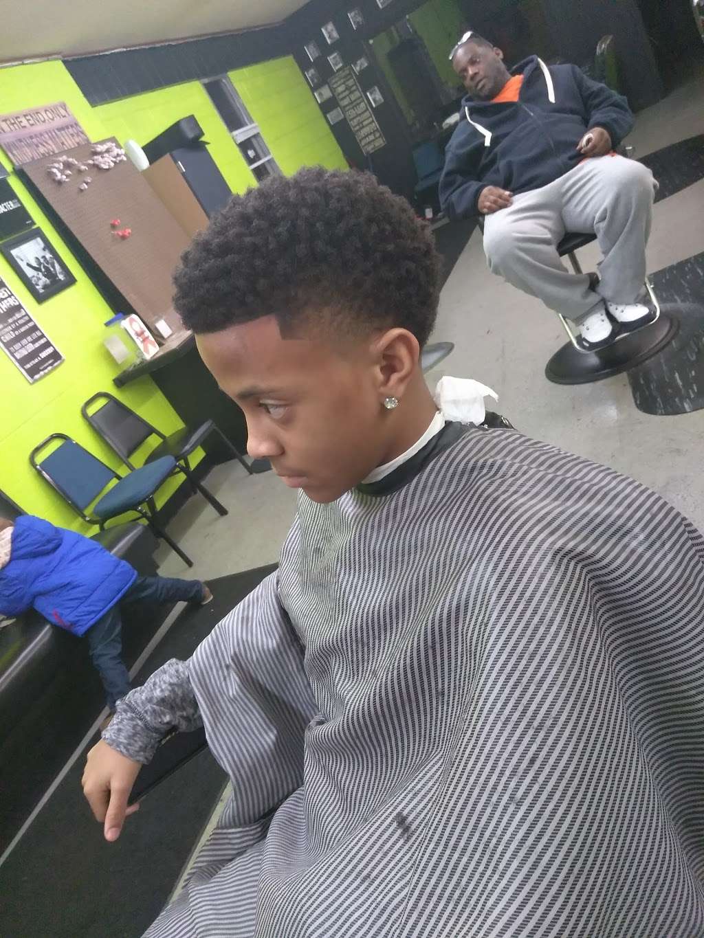 1st Cutz Barber Shop | 12004 E 47th St, Kansas City, MO 64133 | Phone: (816) 645-5886