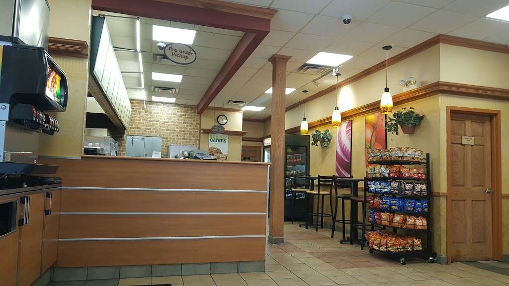 Subway Restaurants | 319 S Jefferson St, Chicago, IL 60661 | Phone: (312) 461-0377