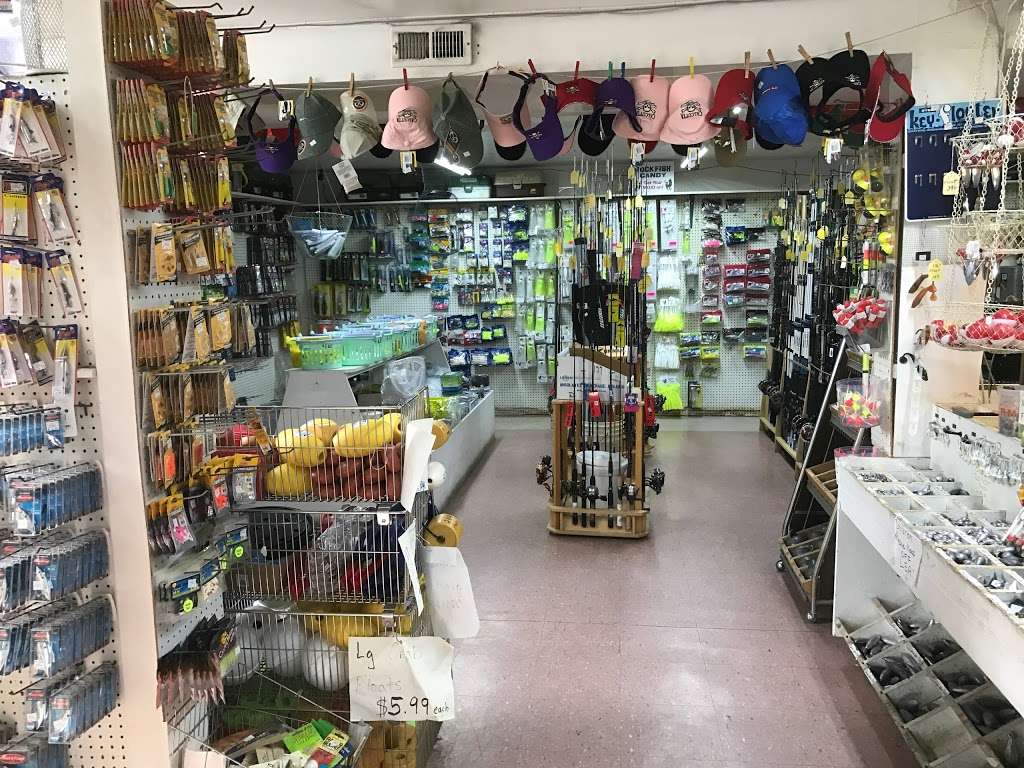 Fearls Bait & Tackle | 7002 North Point Rd, Sparrows Point, MD 21219, USA | Phone: (410) 388-0180