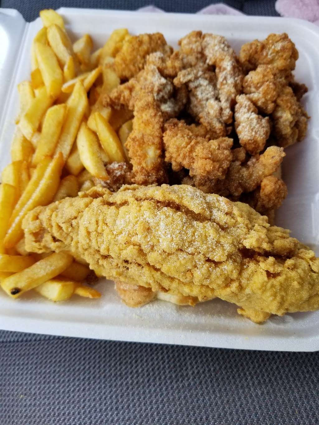 Hooks fish and chicken | 1001 Palm Beach Lakes Blvd, West Palm Beach, FL 33401, USA | Phone: (561) 835-9035