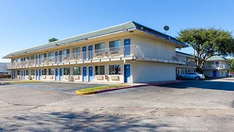 Motel 6 Conroe | 820 Interstate 45 S, Conroe, TX 77304, USA | Phone: (936) 760-4003