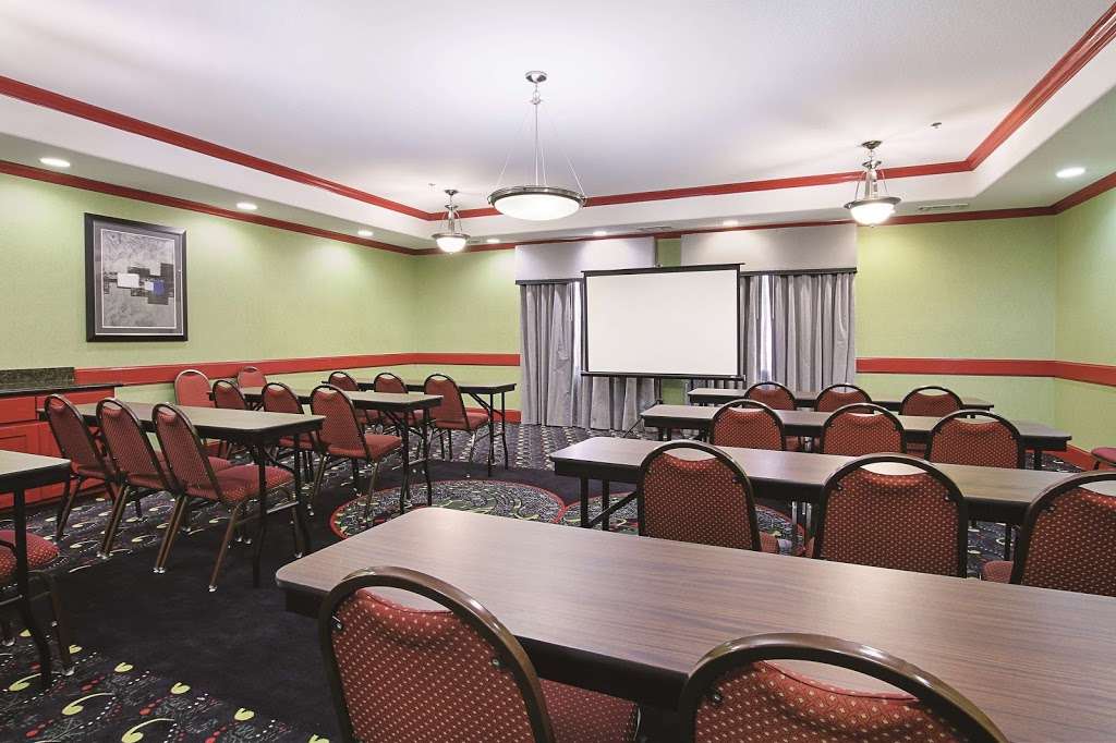 La Quinta Inn & Suites by Wyndham Dallas - Hutchins | 1000 Dowdy Ferry Rd, Hutchins, TX 75141, USA | Phone: (214) 269-1015