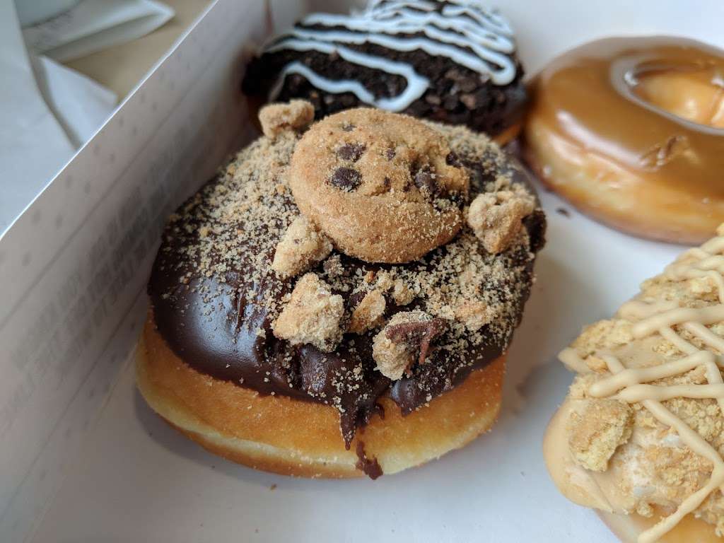 Krispy Kreme Doughnuts - cafe  | Photo 2 of 10 | Address: 25802 El Paseo Avenue, Mission Viejo, CA 92691, USA | Phone: (949) 348-8900