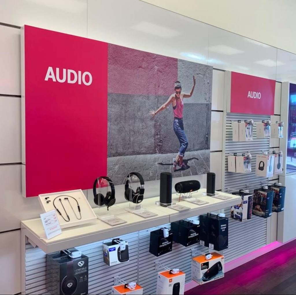 T-Mobile | 15727 SE Happy Valley Town Center Dr, Happy Valley, OR 97015 | Phone: (503) 826-5645