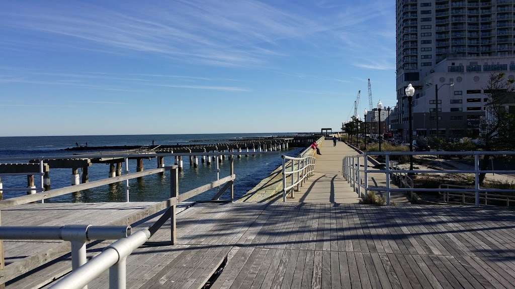 Oscar E. McClinton Waterfront Park | 201 N New Hampshire Ave, Atlantic City, NJ 08401, USA | Phone: (609) 625-8219