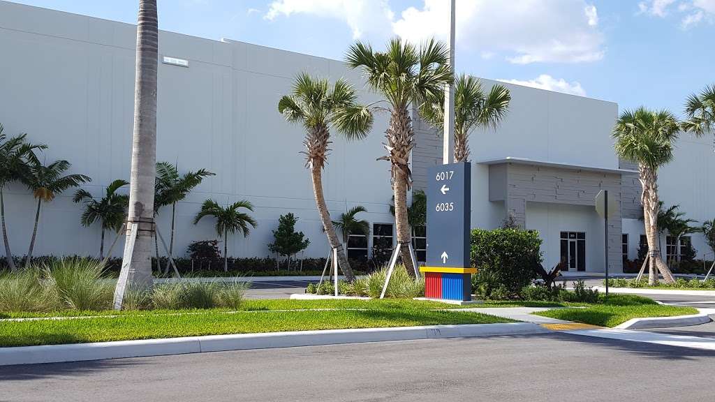 Liberty Airport Center | 6017-6035 Southern Blvd, West Palm Beach, FL 33413, USA
