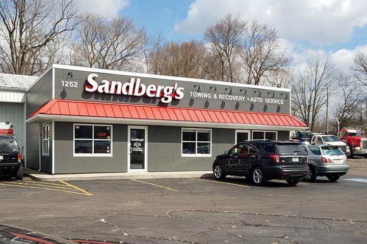 Sandbergs Towing & Recovery | 1252 W Lincolnway, Valparaiso, IN 46385, USA | Phone: (219) 462-4622