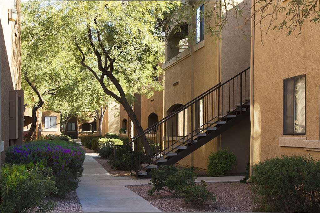 RidgeGate Apartments | 2811 W Deer Valley Dr, Phoenix, AZ 85027, USA | Phone: (833) 733-6281