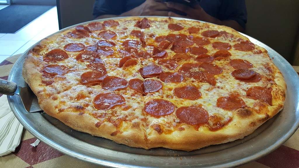 Anthony`s Pizza | 1811 E Broadway St, Oviedo, FL 32765, USA | Phone: (407) 542-0509