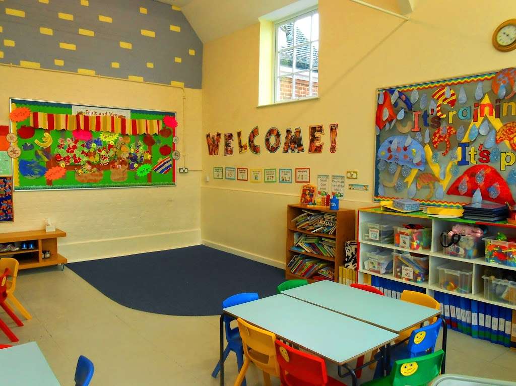 Oaks Activity Centre & Pre School | Old School House/Collier Row Rd, Dagenham, Romford RM5 2DD, UK | Phone: 020 8597 9171