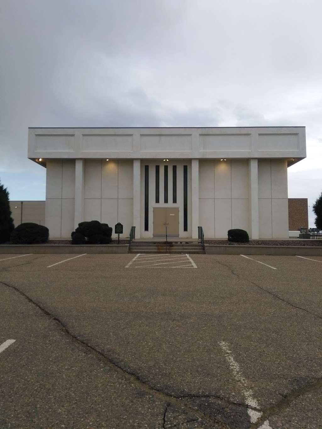 Olinger Eastlawn Cemetery | 19600 E Smith Rd, Aurora, CO 80011, USA | Phone: (303) 771-4636