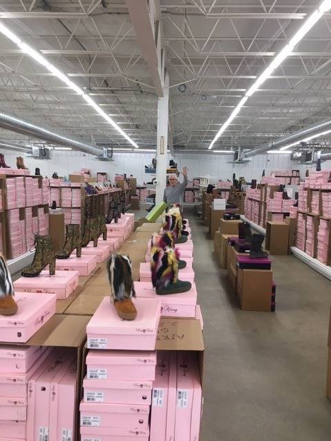 Drew Shoe Factory Outlet | 4141 E Broad St, Columbus, OH 43213, USA | Phone: (614) 754-8972