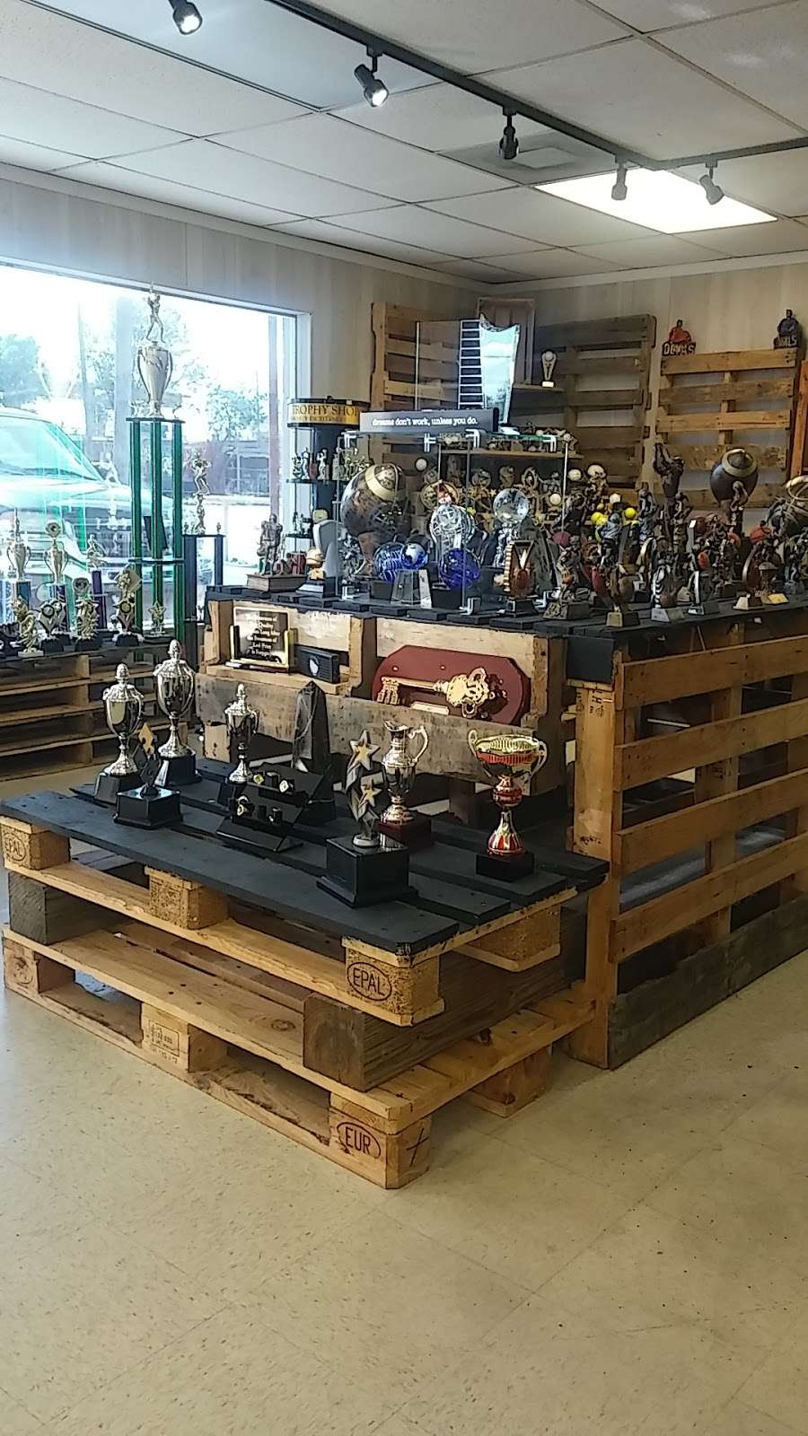 The Trophy Shop | 3420 Recker Hwy, Winter Haven, FL 33880, USA | Phone: (863) 299-6566