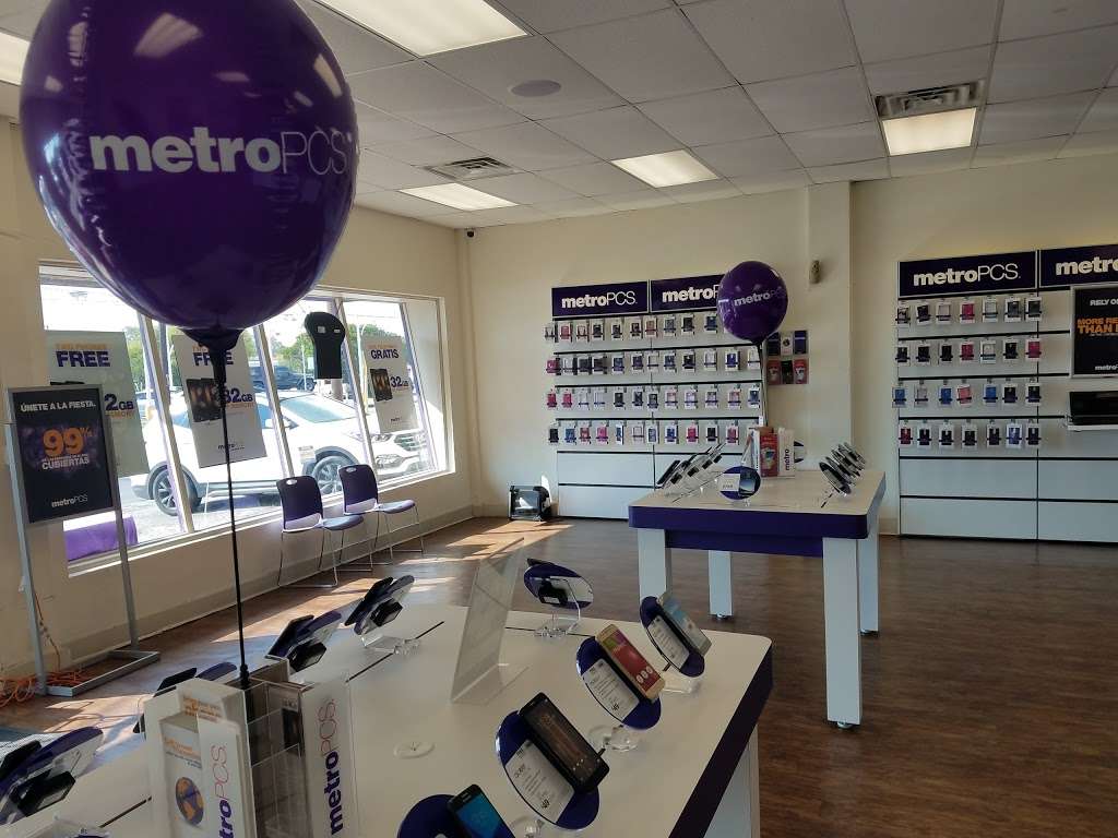 Metro by T-Mobile | 4402 San Pedro Ave, San Antonio, TX 78212, USA | Phone: (210) 988-5436