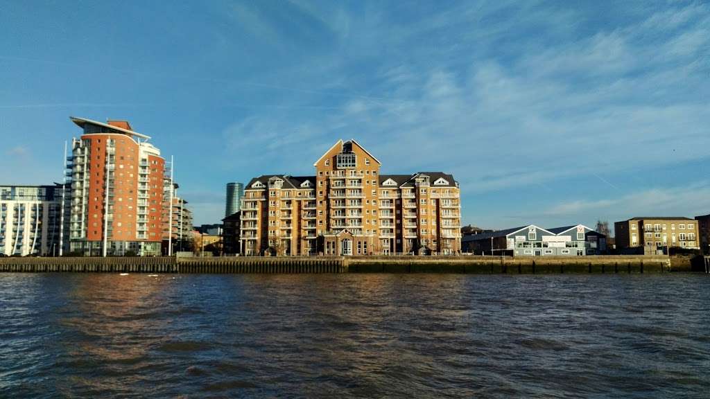 London Apartments Docklands | Orion Point, 7 Crews St, Isle of Dogs, London E14 3TX, UK | Phone: 07931 747105