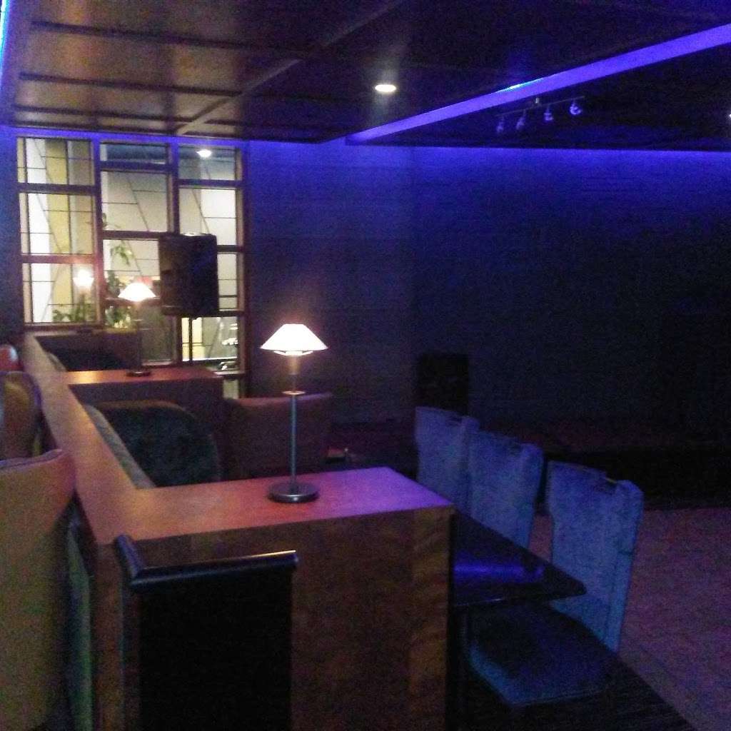 Emerald Lounge | 25205 La Paz Rd, Laguna Hills, CA 92653 | Phone: (949) 586-5000