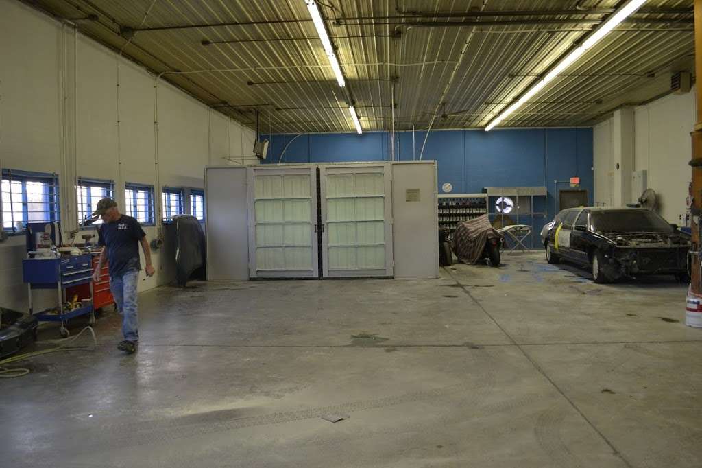 Riverside Auto Body and Paint | Photo 3 of 6 | Address: 1005 N 3rd St, Lawrence, KS 66044, USA | Phone: (785) 764-2320